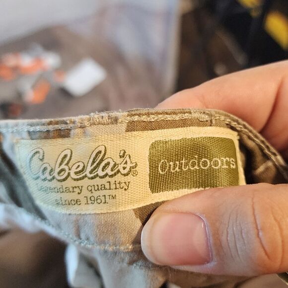 Men's Cabela's zip-up camo hunting pants, 38 X 30 - Picture 3 of 7